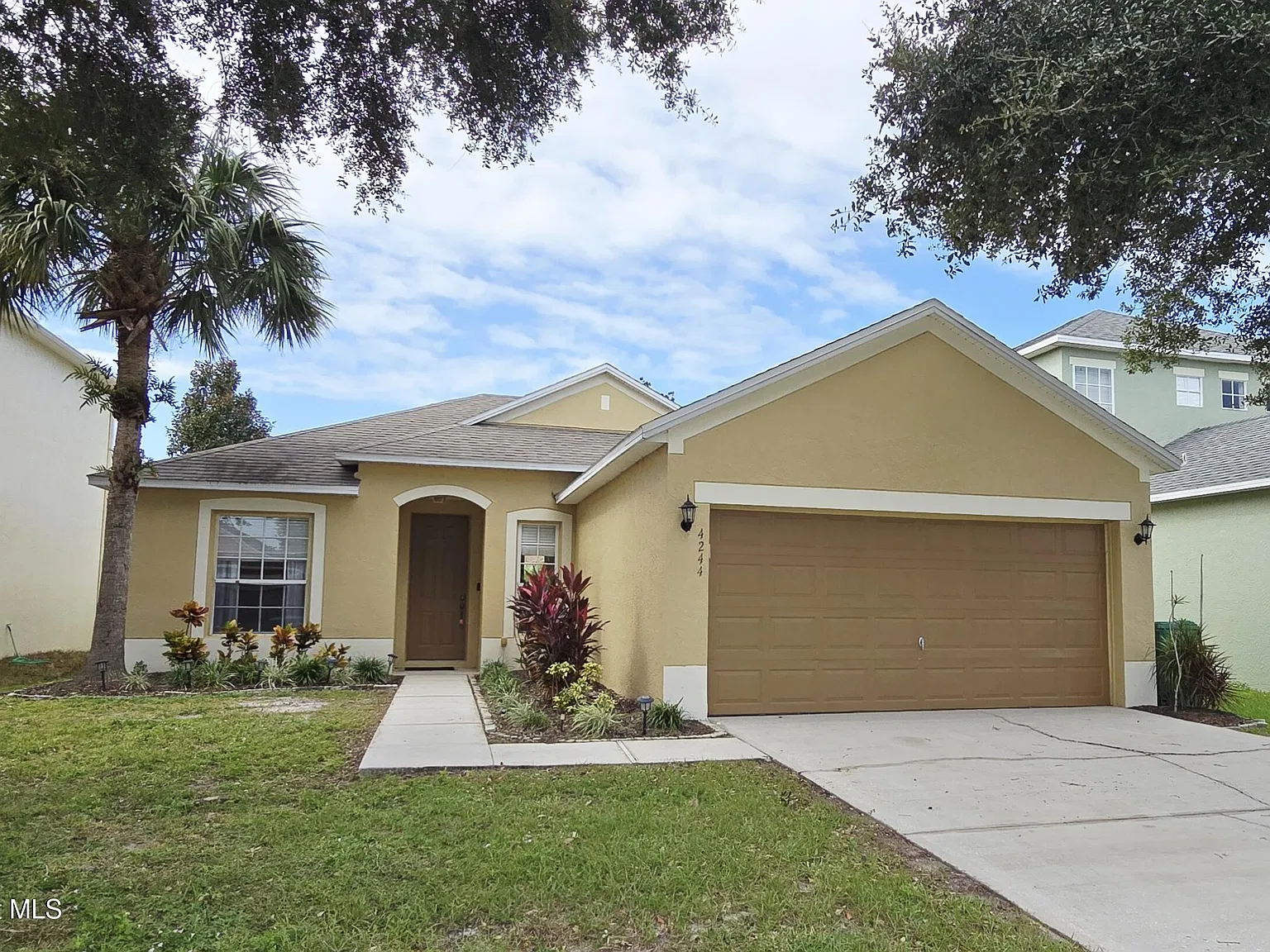 3 bed, 2.0 bath, 1344 sqft, $2,000 — Photo 1