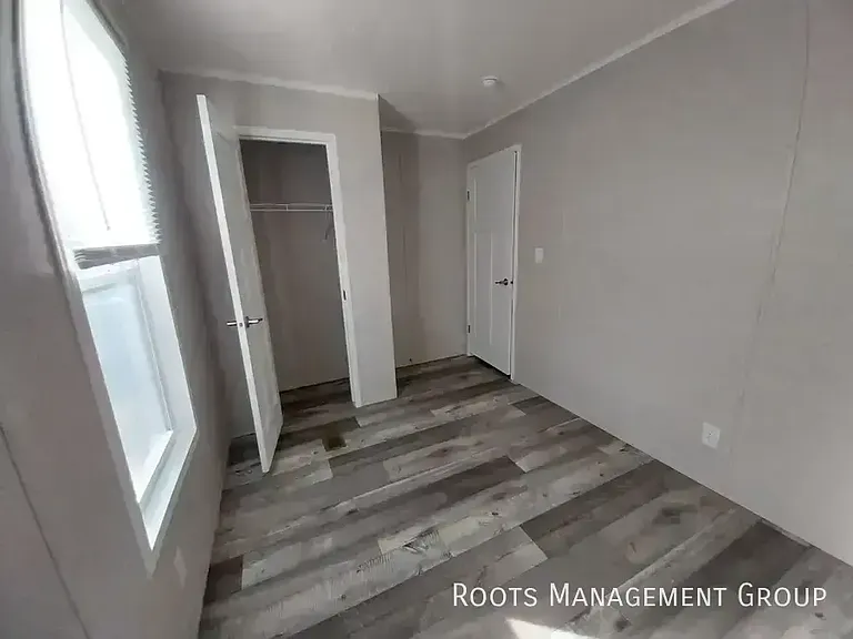 1402 Winona St #1402WN — Photo 9