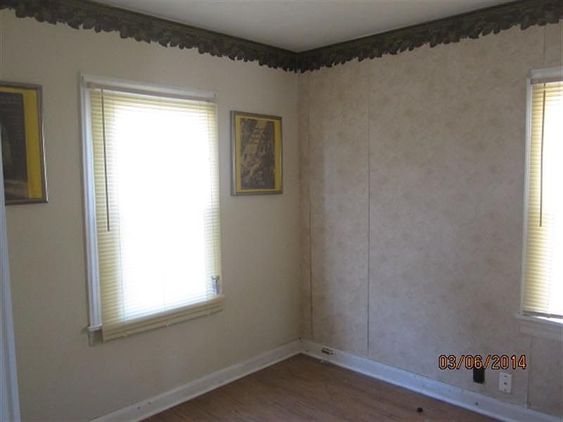 2nd image of 1808 Russell Ave