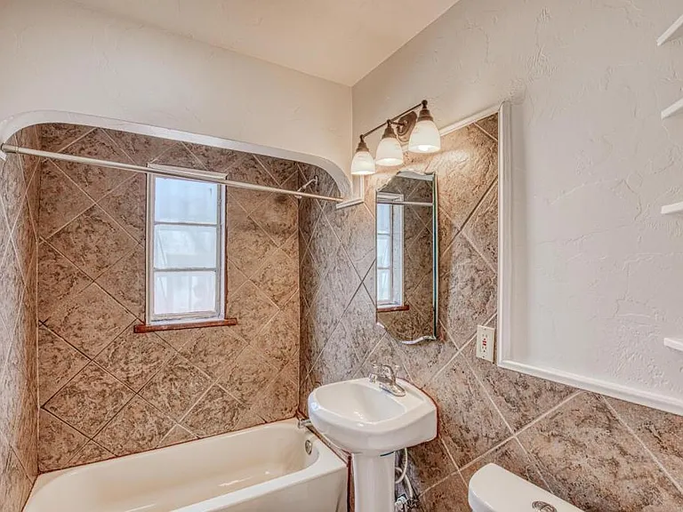 1304 E Linden St #1 — Photo 44