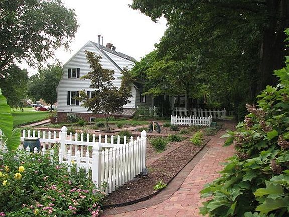 side courtyard view