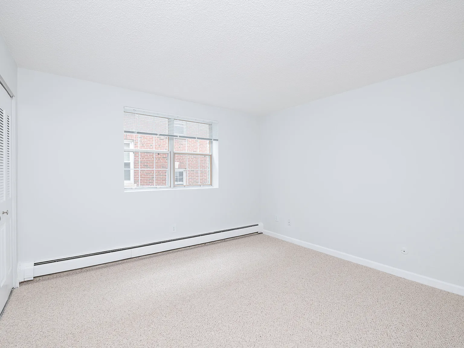 2 bed, 1.0 bath, 890 sqft, $3,300 — Photo 3
