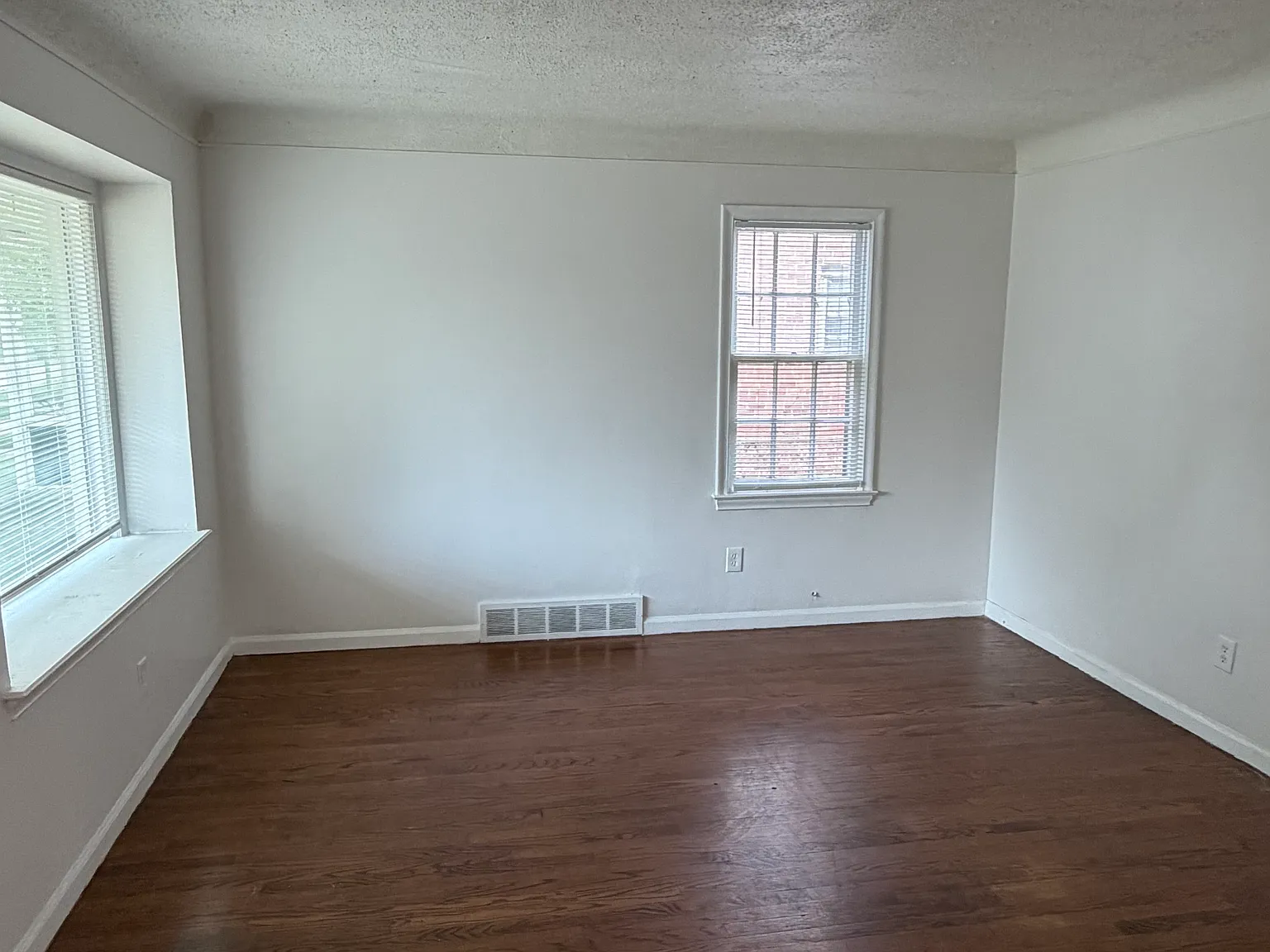 3 bed, 1100 sqft, $1,150 — Photo 3