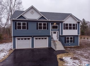 890 Brook Rd, Hampton, CT 06247