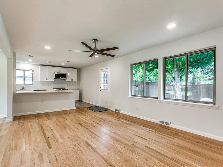 3517 Woodleigh Dr — Photo 6