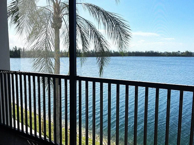 117 Lake Emerald Dr #308 — Photo 18