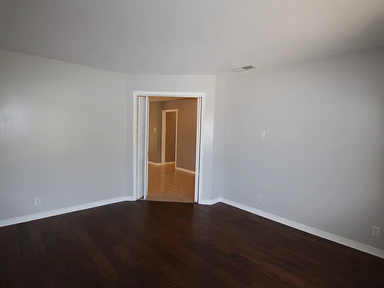 2930 Williamsburg Dr — Photo 5
