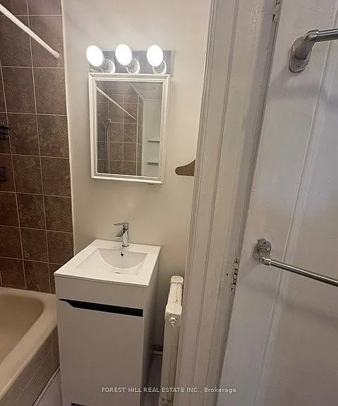 370 Spadina Rd — Photo 19