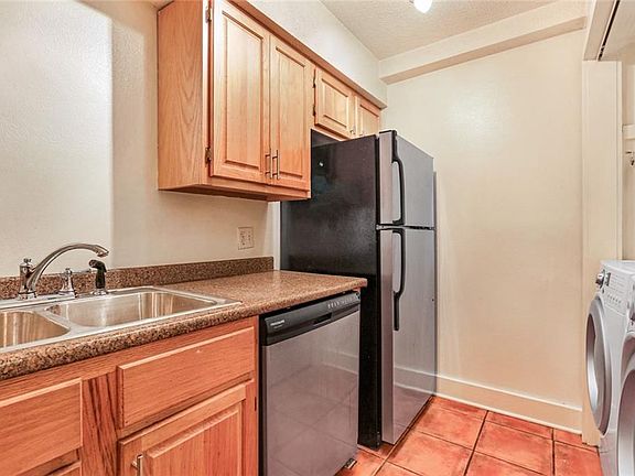 5th image of 4716 Annunciation St APT 1C