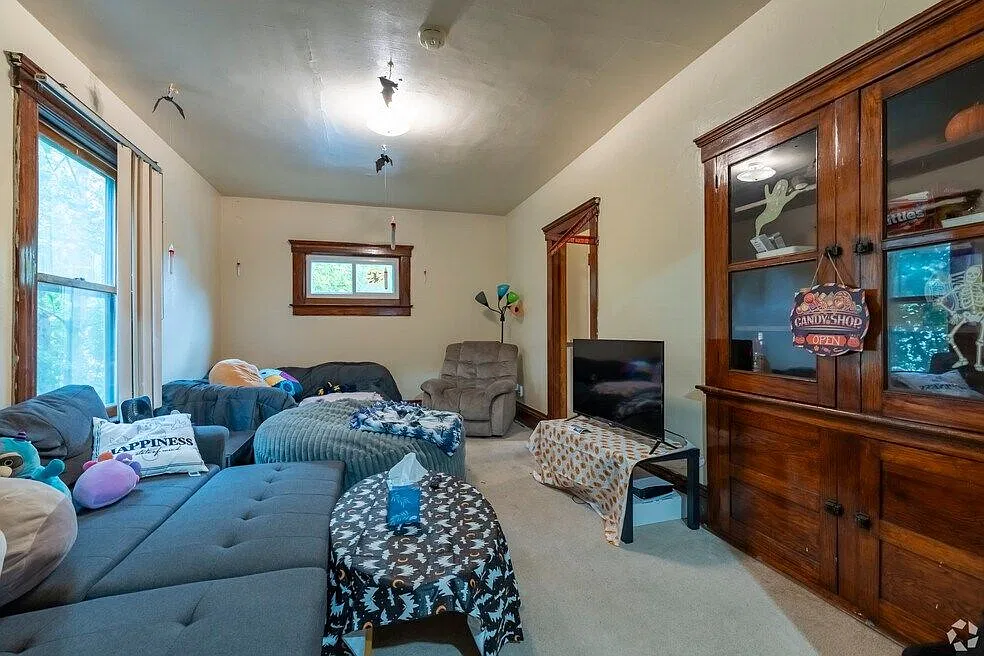 807 S. Main — Photo 3