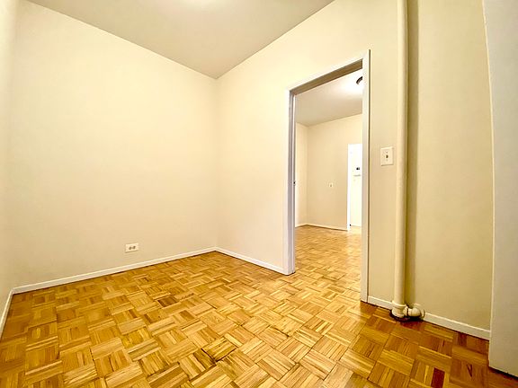 5th image of 542 E 79th St APT 2I