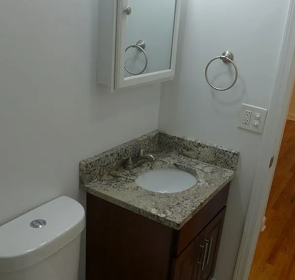 Foster Beach Apartments — Photo 41