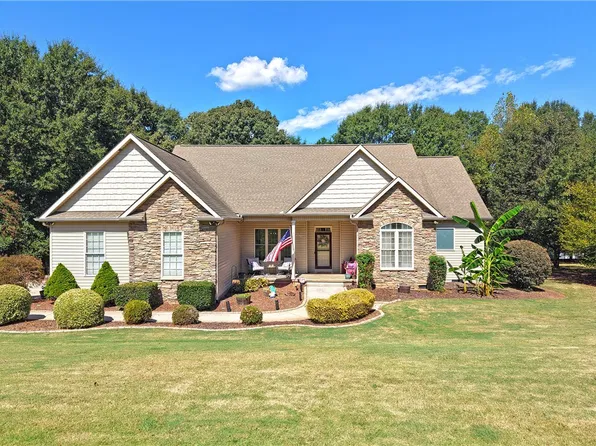 708 Sagewood Ln, Seneca, SC 29678