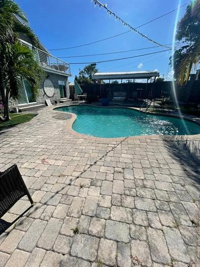22 Southeast 10th Terrace — Photo 1