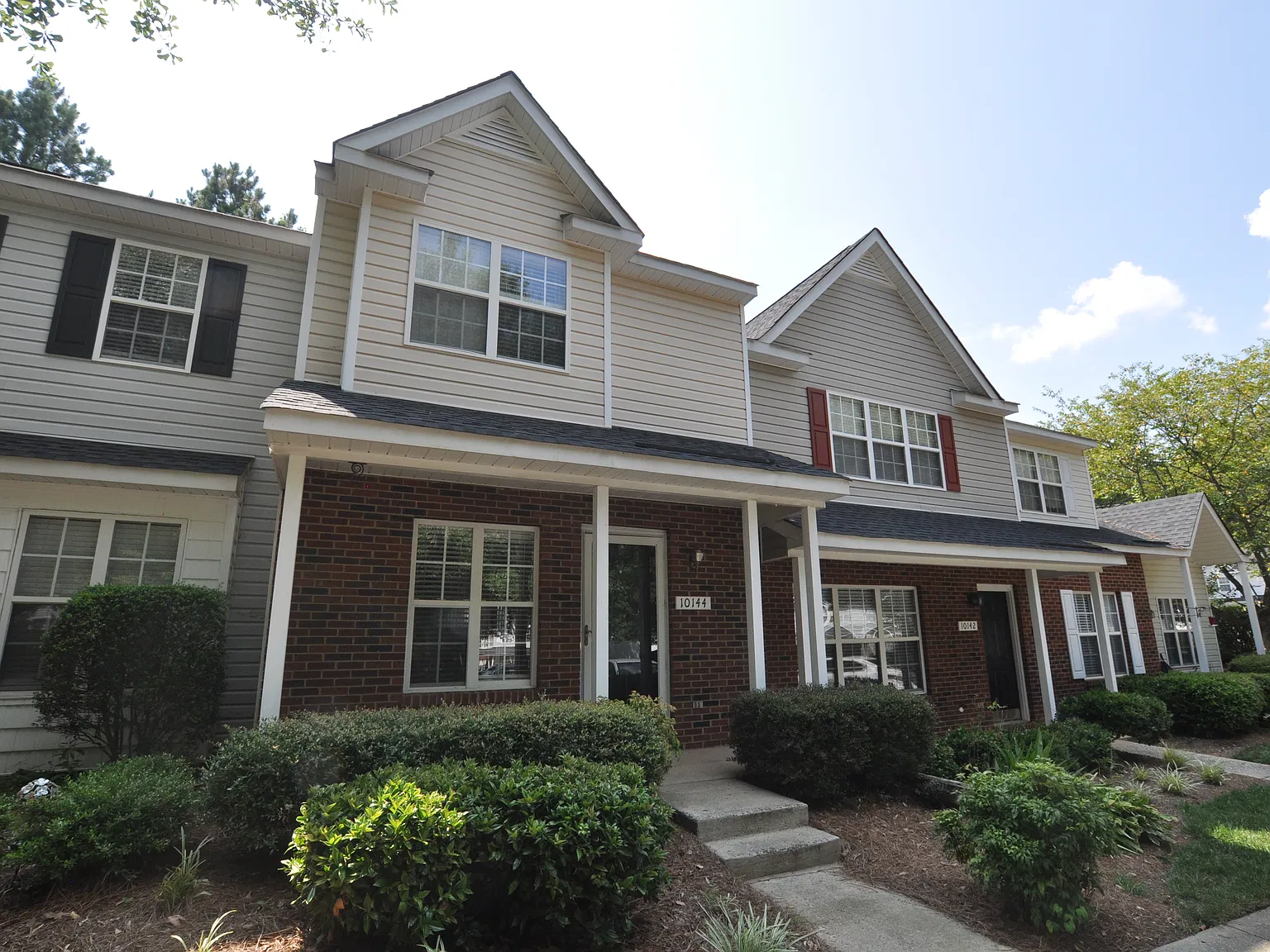 2 bed, 2.5 bath, 1100 sqft, $1,600 — Photo 3