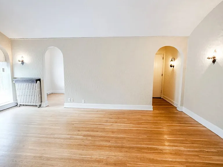 Step into modern living at Central Lakes of Uptown. This spacious unit features beautiful hardwood floors and a bright, open layout perfect for entertaining. Enjoy easy access to nearby amenities. Schedule your tour today and make this space yours!