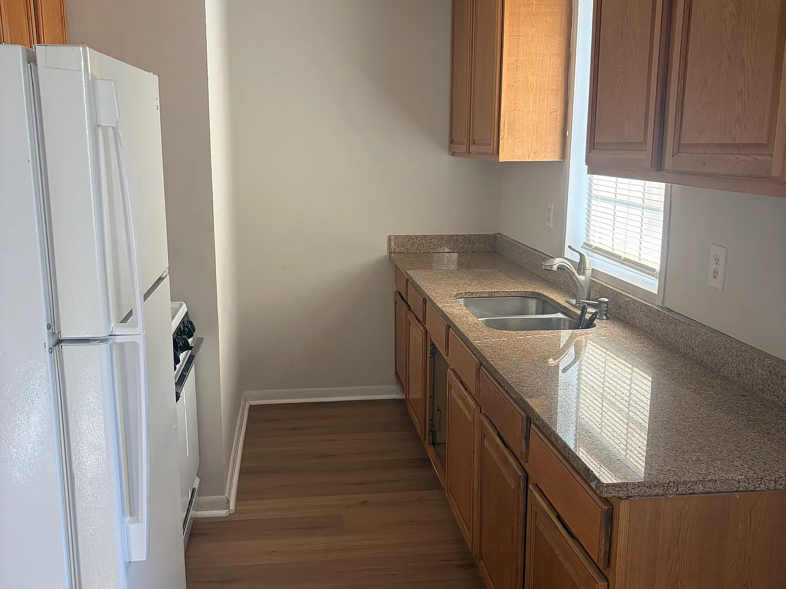 1 bed, 800 sqft, $1,000 — Photo 3