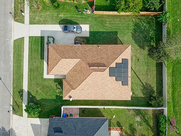 2nd image of 805 Southern Belle Dr E
