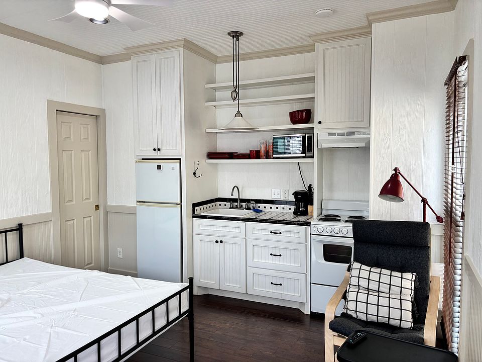 View from the entrance. Fully stocked kitchenette. Chair for relaxing or studying. Full size bed with memory foam mattress.