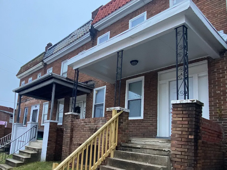 2434 W Franklin St