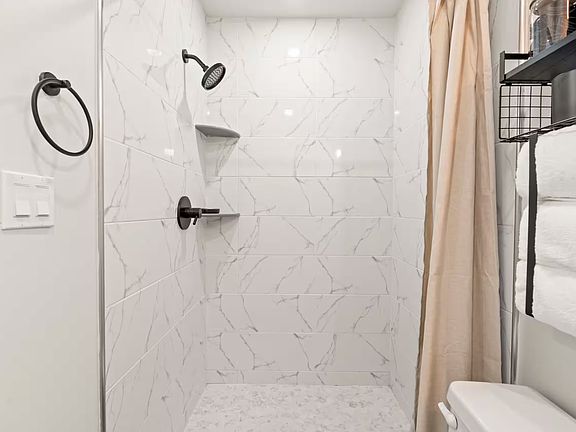 4th image of 2701 Poplar St #2