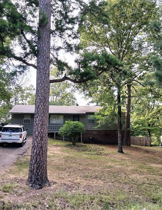 4 bed, 1.5 bath, 1458 sqft, $1,300 — Photo 2