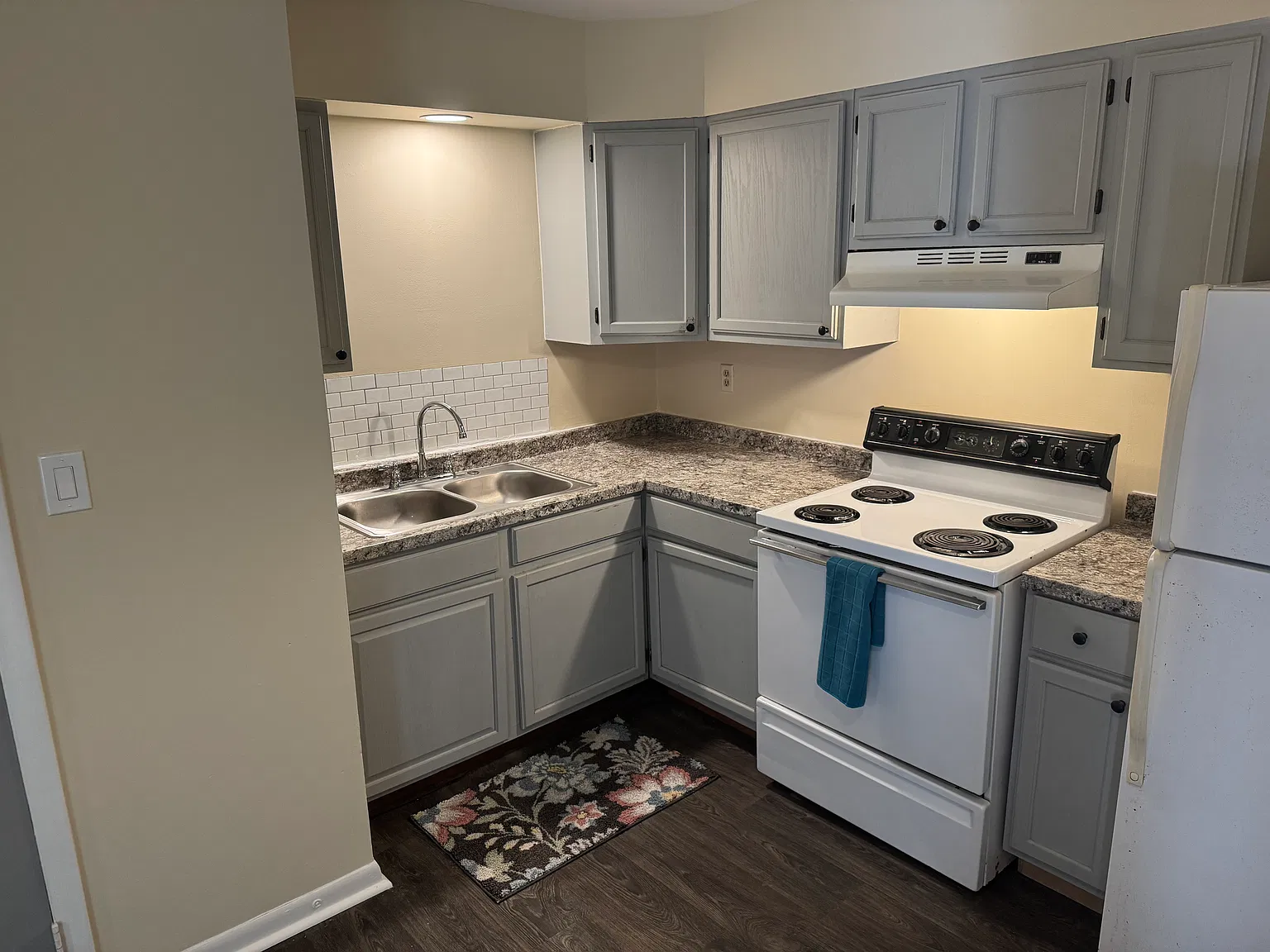 2 bed, $1,100 — Photo 4