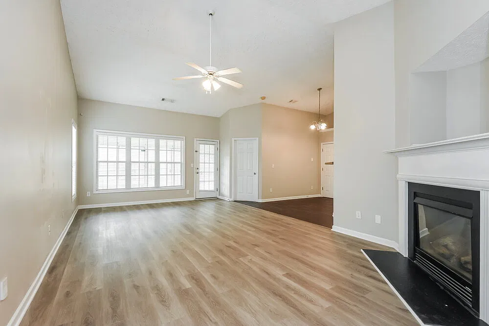 4 bed, 2.0 bath, 1959 sqft, $3,480 — Photo 3