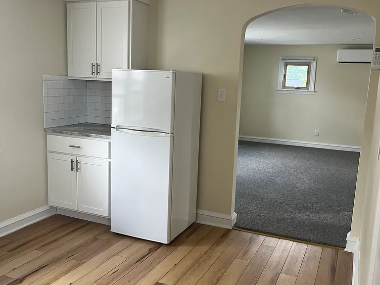 803 Burke St — Photo 4