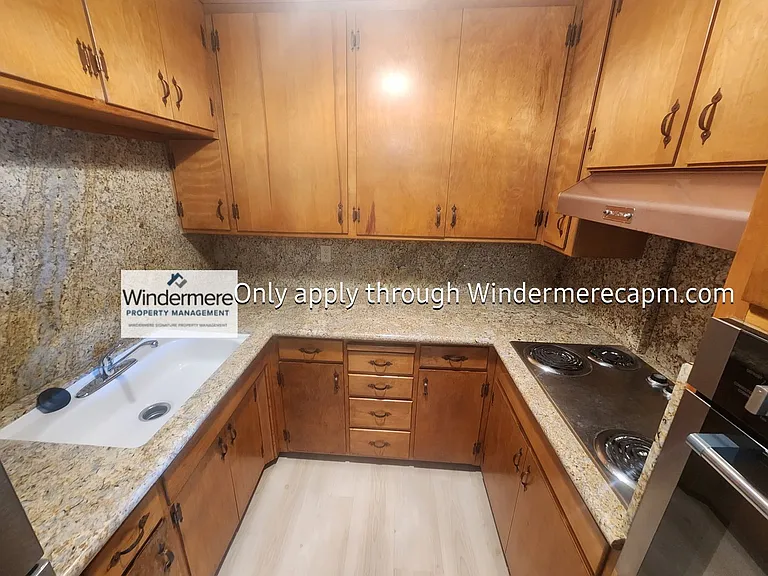 4421 Del Rio Rd — Photo 6