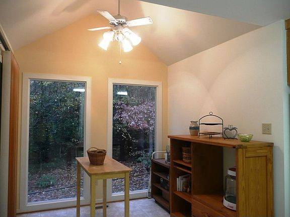 Vaulted Eat-In Area of Kitchen w/floor to ceiling full glass windows