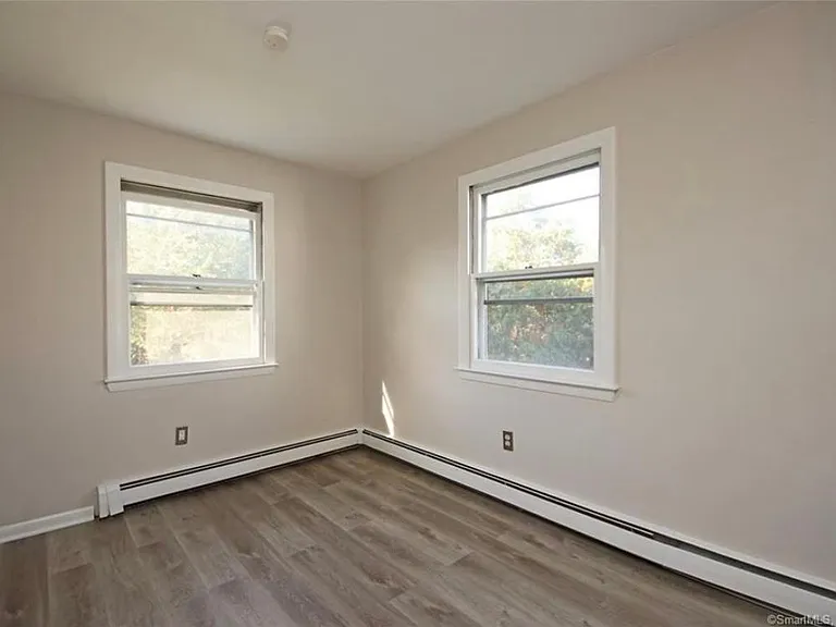 2030 Kings Hwy — Photo 16