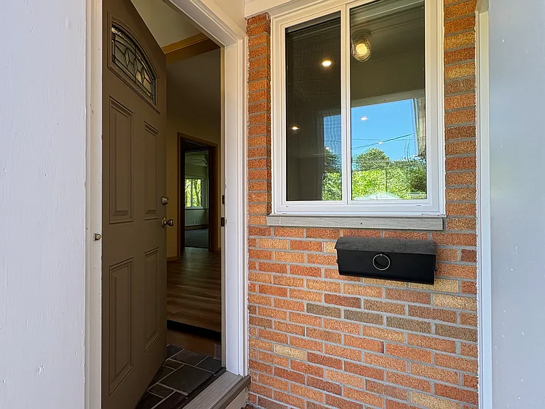 103 N Rocky River Dr — Photo 3