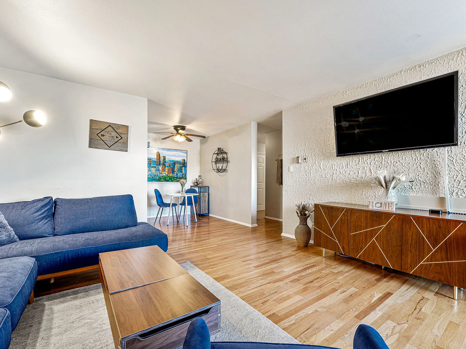 2 bed, 935 sqft, $2,200 — Photo 3