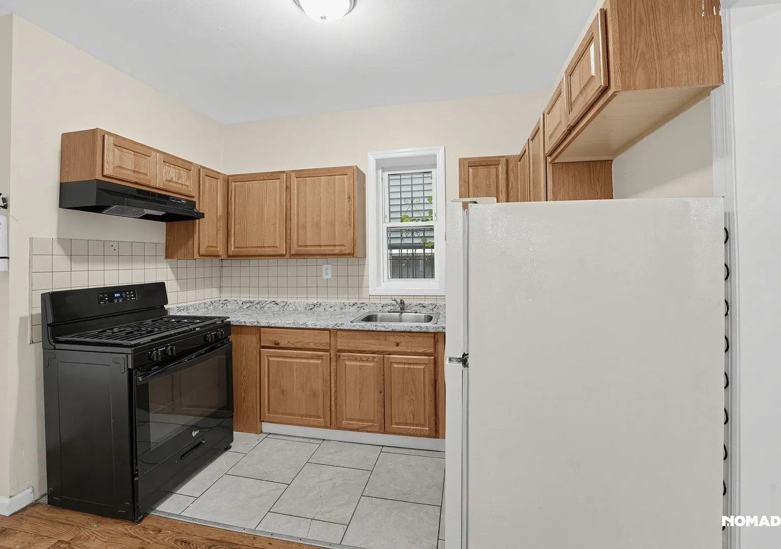 Charming 4BR Duplex in Newark — Photo 2