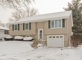 1407 E Clinton Ave, Indianola, IA 50125