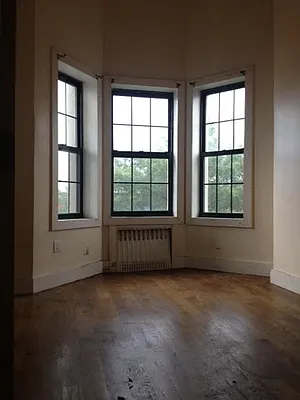 Rented by Full Time Management | media 10