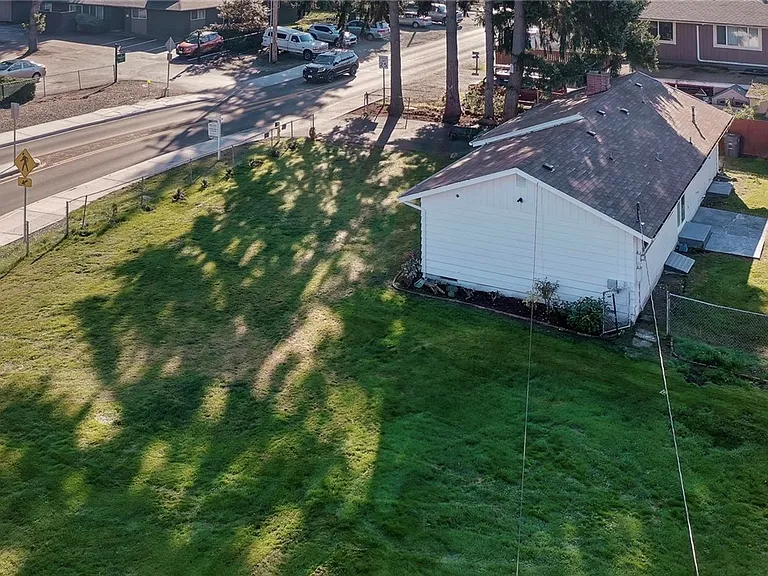 12208 Edgewood Ave SW — Photo 9