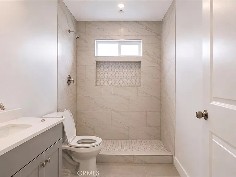 8412 Noble Ave — Photo 15