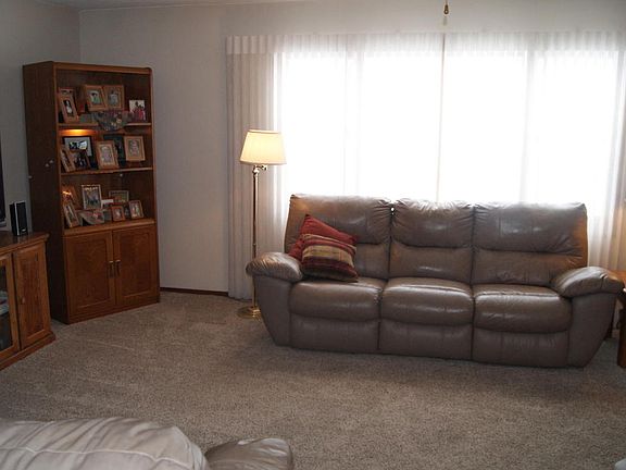 5th image of 718 Jewel Dr