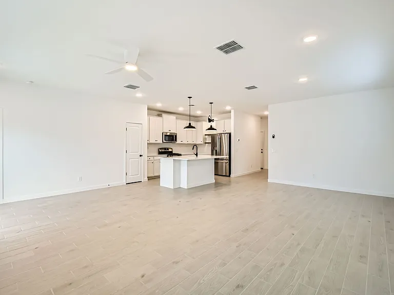 7548 W Park — Photo 10