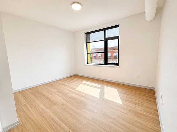 4th image of 2040 Division Ave S #207