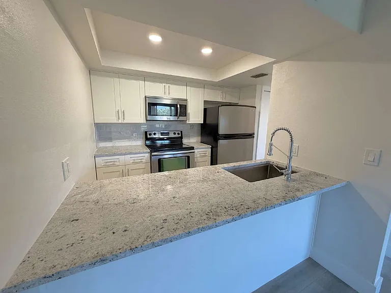 2618 Cove Cay Dr — Photo 7