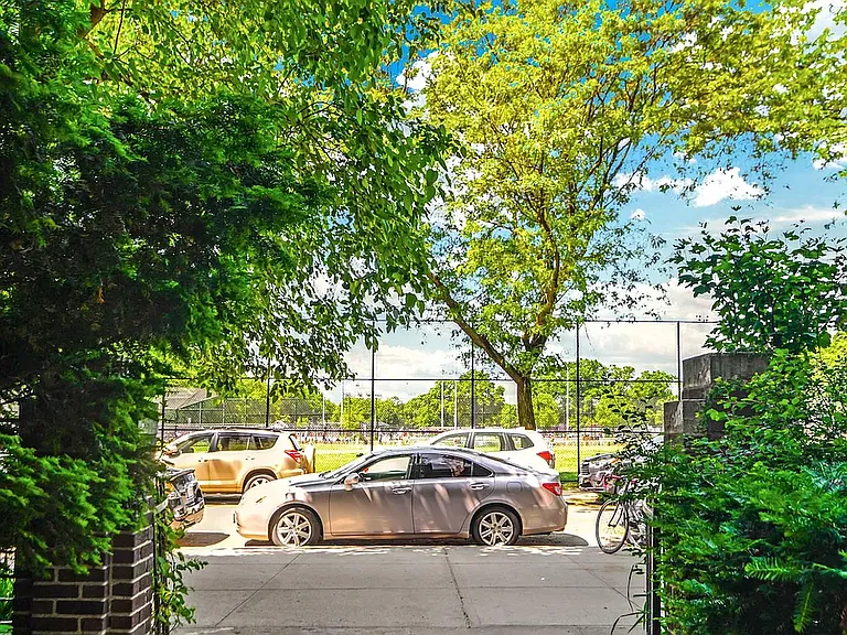 25 Parade Pl #5C — Photo 11