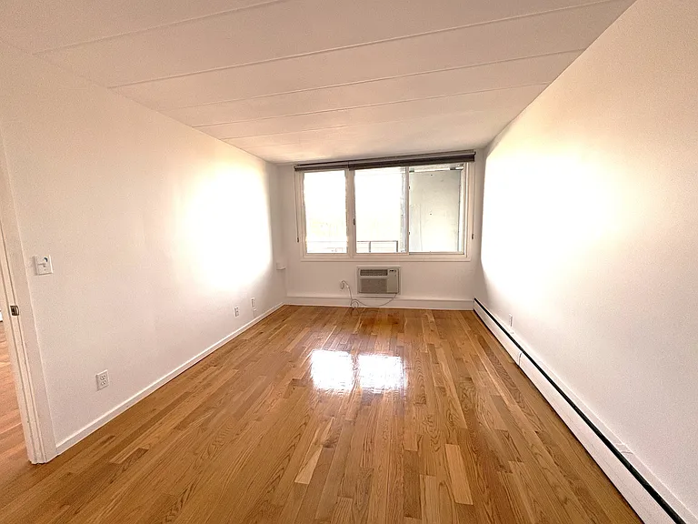 345 Harvard St #4E — Photo 17