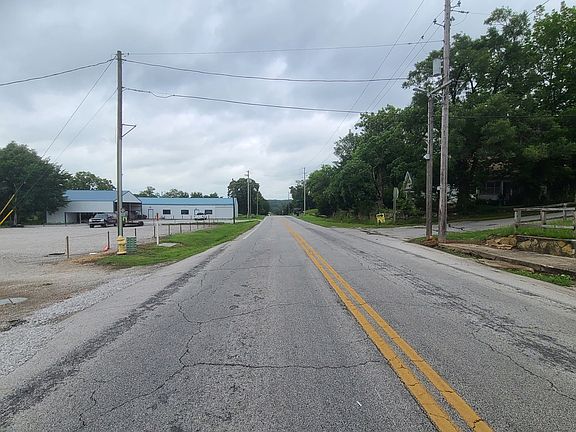 5th image of 425 N Main St