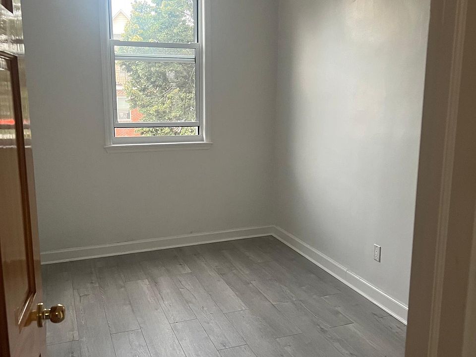 2nd image of 6922 19th Ave #2
