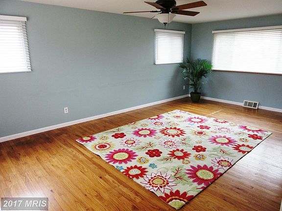 Beautiful Hardwood Floor in the Living Room