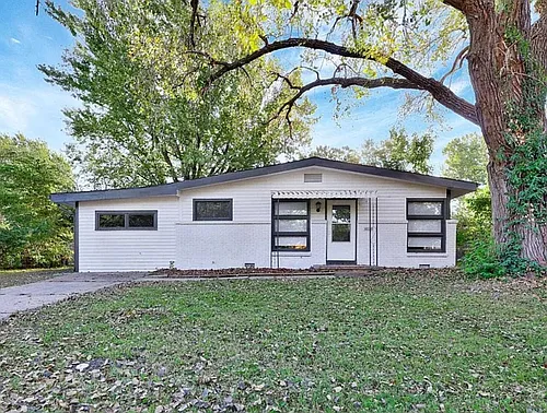 6020 N East Park View St Photo 1