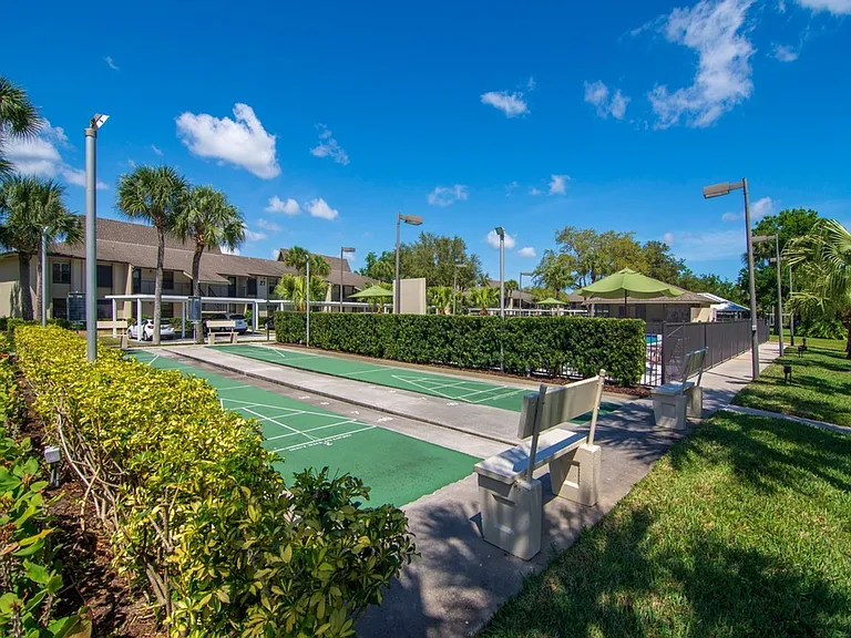 28 Plantation Dr #204 — Photo 34